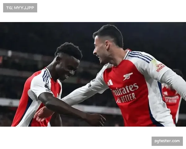 特写：冲突与和解，北伦敦德比后双方队长交换球衣并拥抱